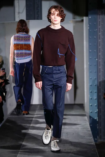 Look 18